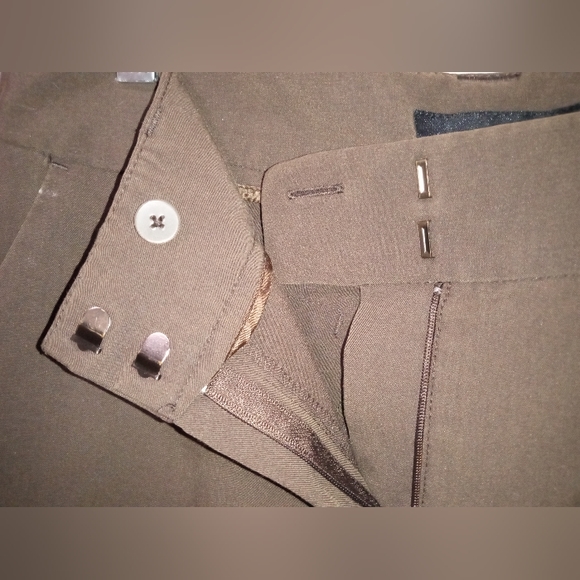 Larry Levine chocolate brown women's slacks size 8. - Picture 5 of 6